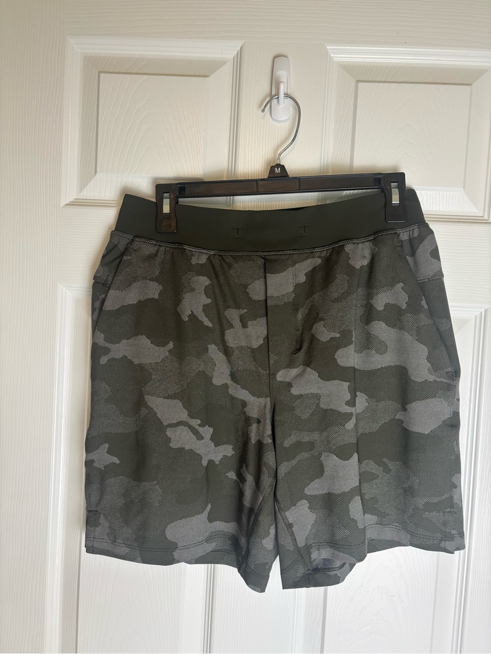 Lululemon T.H.E. Men’s Camo Shorts Linerless Size Medium